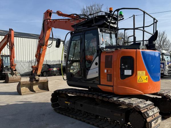 Hitachi ZX135US-6