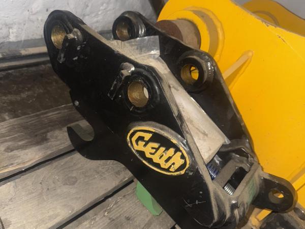 Geith Hydraulic hitch to suit ECR25D/EC27D