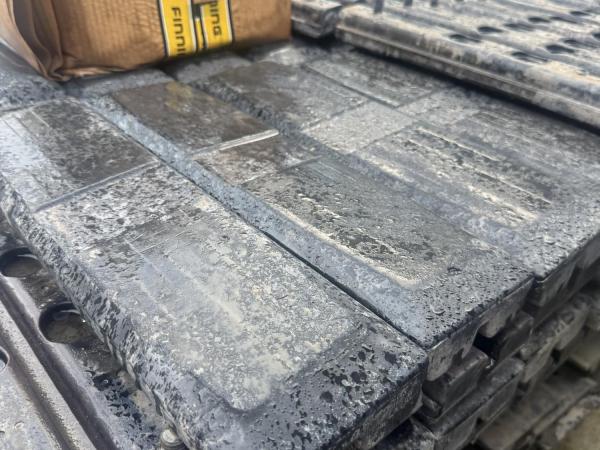 CAT 450mm Rubber blocks